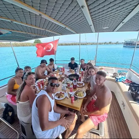 Πλωτό κατάλυμα Vip Boat